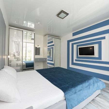 Flat24 On Lesi Ukrainki 3 Apartman Kijev Kültér fotó