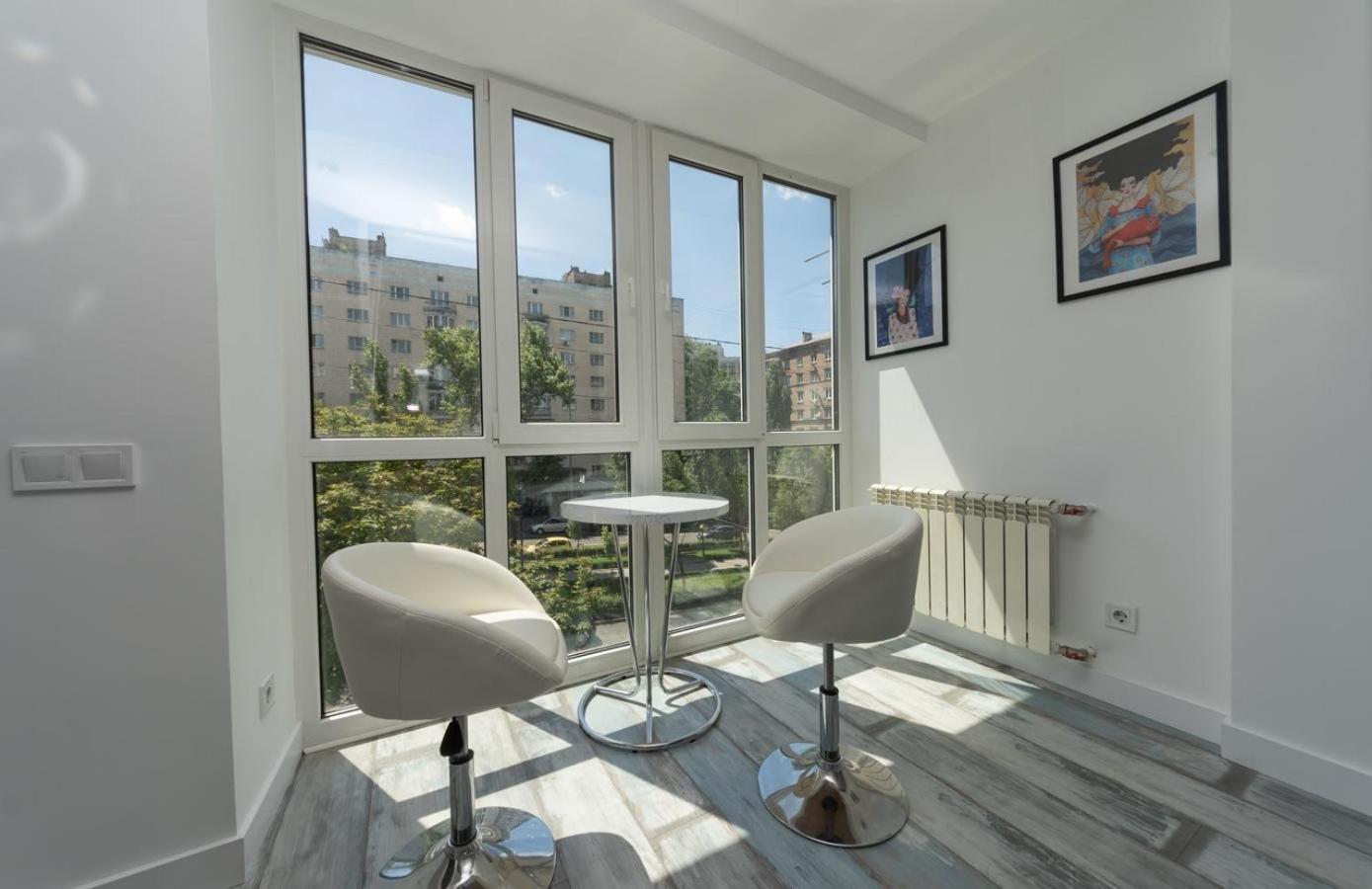 Flat24 On Lesi Ukrainki 3 Apartman Kijev Kültér fotó