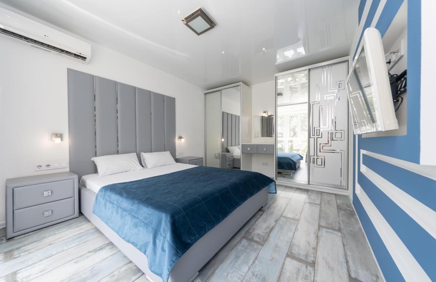 Flat24 On Lesi Ukrainki 3 Apartman Kijev Kültér fotó