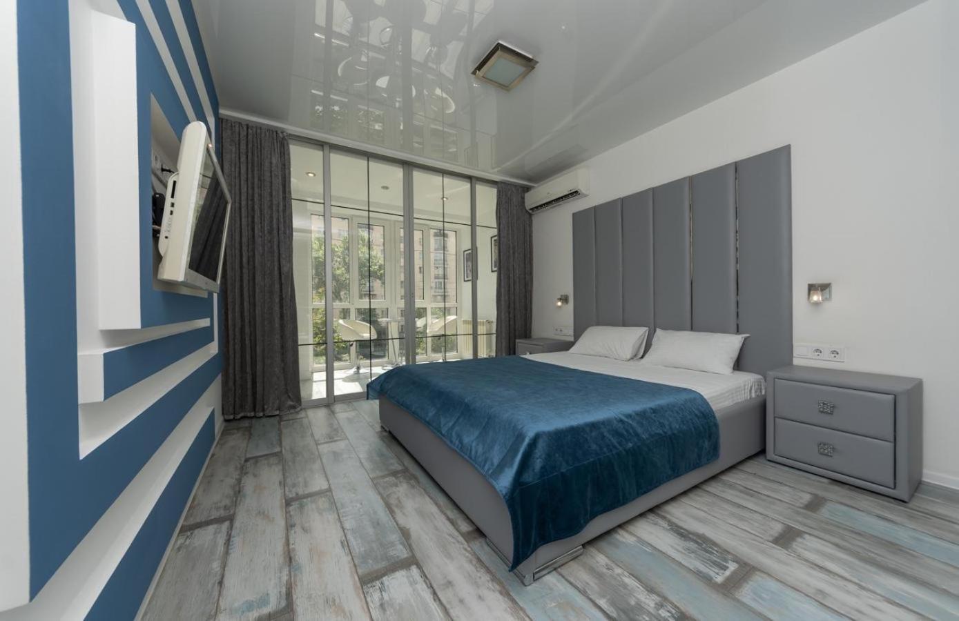 Flat24 On Lesi Ukrainki 3 Apartman Kijev Kültér fotó
