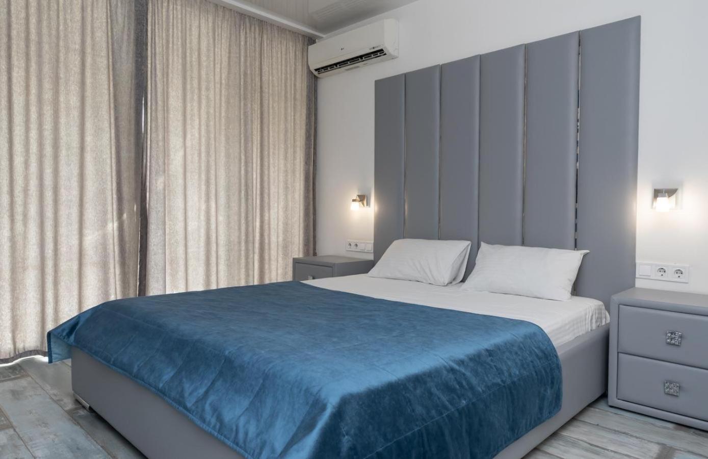 Flat24 On Lesi Ukrainki 3 Apartman Kijev Kültér fotó